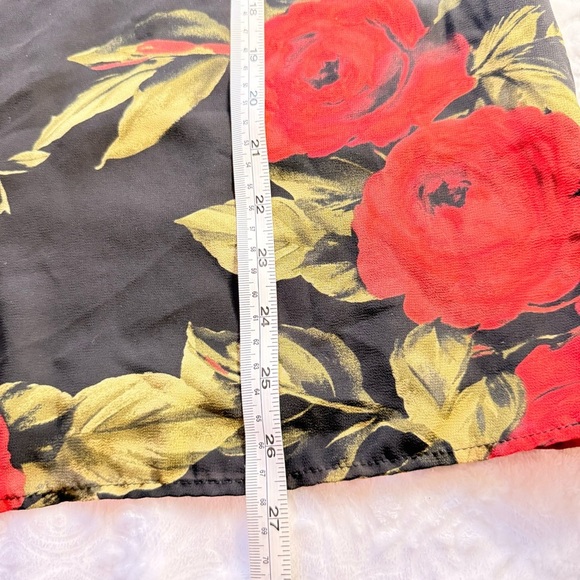 Vince Camuto Floral Chiffon Blouse XL Black Red Roses - Picture 4 of 8